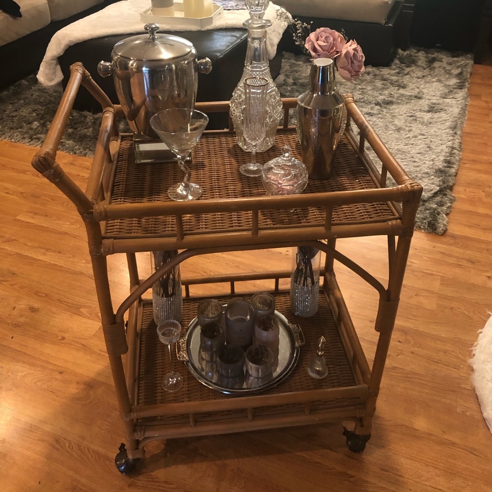 Rolling vintage bar perfect condition!